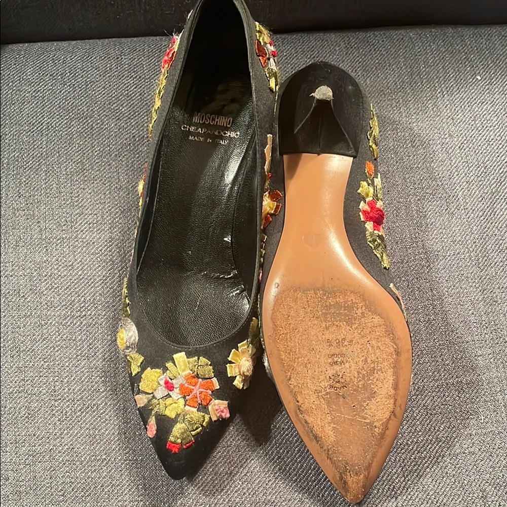 Moschino Black and Red Floral Heels with Pointed Toe - Picture 3 of 4